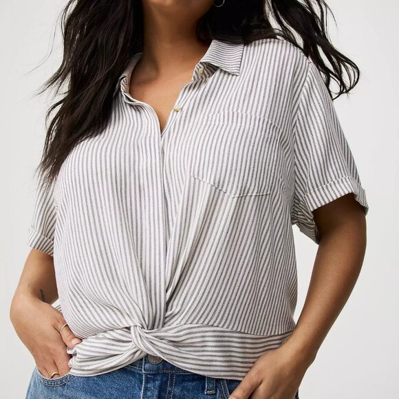 Torrid Crinkle Gauze Twist Front Shirt - Picture 1 of 3